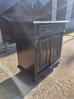 Starožitná skříňka - 2