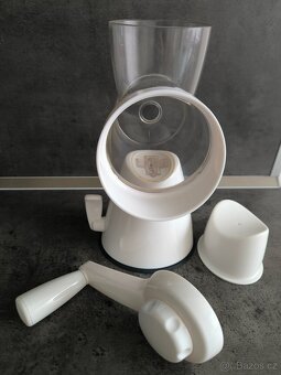 Univerzální mlýnek na strouhání Tescoma Handy - 2