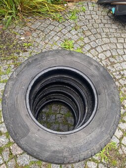 215/75/16 Continental - 2