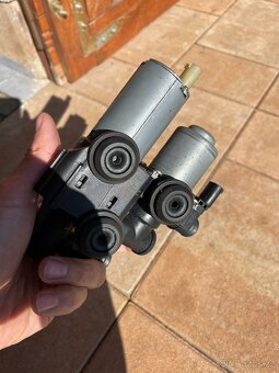 bmw 64118369807 - e46 - přídavná pumpa - 2