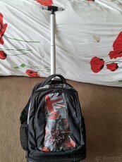 Školní batoh Walker s teleskop. tyčí a kolečky - jako nový y - 2