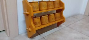 Stare dřevěné korunky s polickou - 2