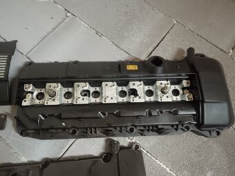 BMW M54B30 doublevanos víko ventilů - 2
