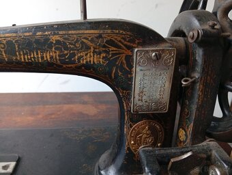 STAROŽITNÝ ŠICÍ STROJ - 2