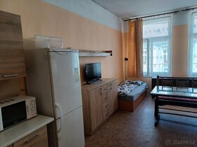 Pronájem pokoje v bytě 4+1 v centru Pelhřimov - 2