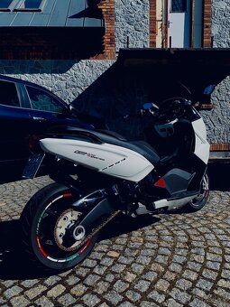 Gilera GP800 Hypersooter - 2