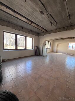 Pronájem budovy 1 950 m² - 2