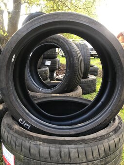 245/35 R20 DOT22-5mm - 2