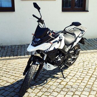 SYMNH T 300 - ČERNÁ-BÍLÁ - EURO 5 - PŘEDVÁDĚCÍ MOTOCYKL - 2