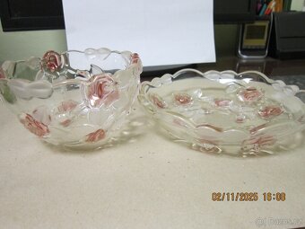 zdobená miska s talířkem z masívního skla - 2