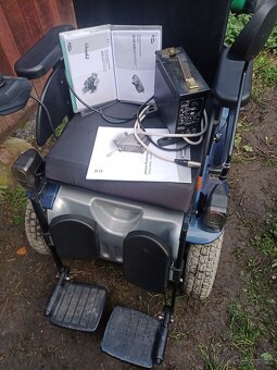 Prodám elektrický invalidní vozík funkční - 2