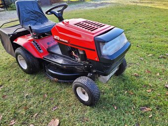 zahradní traktúrek - 2