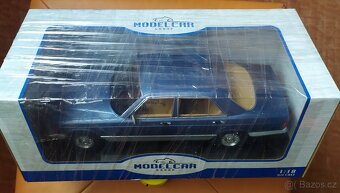 Mercedes Benz 1:18 Blue - 2