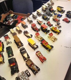 Modely aut 1:43 MIX /plastové IGRA/ - 2