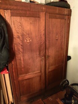 Starožitné skříně rok cca 1920 - 2