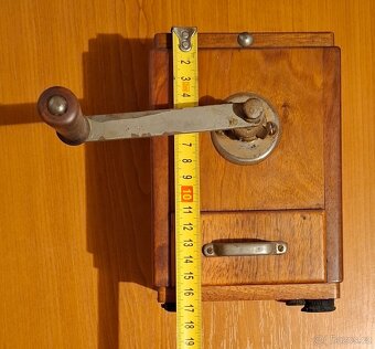 Starožitný mlýnek 1 - 2