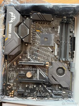 ASUS TUF X570 PLUS (Wi-Fi) - 2