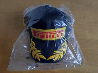 Originální čepice a chytré hodinky Formule 1 Pirelli - 2