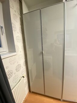 Knihovna s dvířky - 2