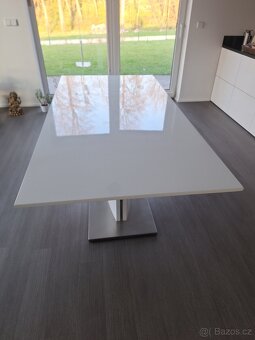 Jídelní stůl - 2