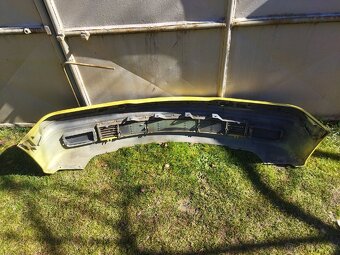 BMW E36 - přední nárazník Dakargelb - 2