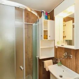 Sprchový kout s vaničkou - 2