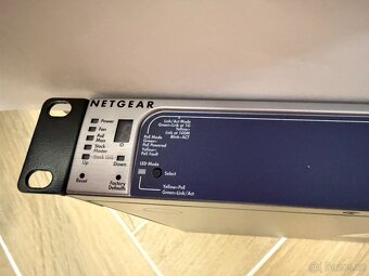 NETGEAR GS724TPS 24port Gigabit PoE switch - 2