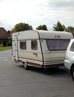 Karavan LMC Munsterland Luxus 490 pro 6 osob - 2