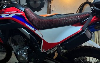 ochranný kryt sedla Honda CRF 300 L - 2