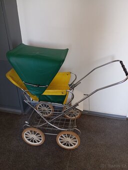 Retro kočárek pro panenku - 2