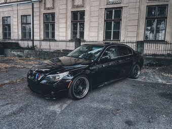 BMW E60 525i - M5 LOOK - 2