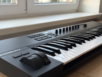 Komplete Kontrol A49 MIDI klávesy - 2