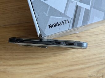 2× Nokia E71, jedna použitá, druhá nová v originální krabici - 2