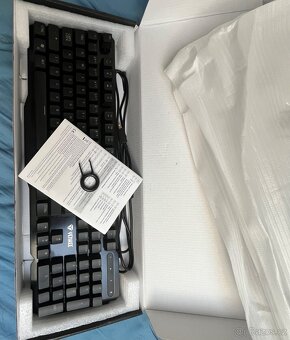 Prodám mechanickou herní klávesnici Yenkee Katana YKB 3500US - 2