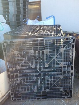 Plastová paleta 1100x1100x120mm - 2