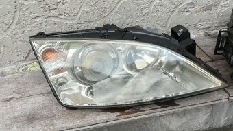 Ford Mondeo mk3 predni světla - 2