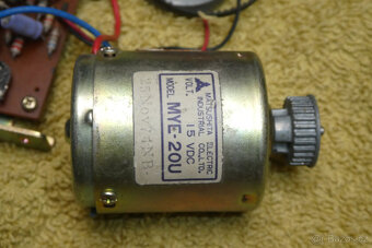 motorček Matsushita MYE-20U aj s deskou reguláce - 2