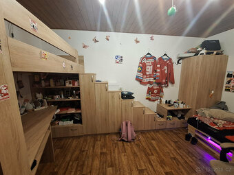 Pokojová sestava z masivu - 2