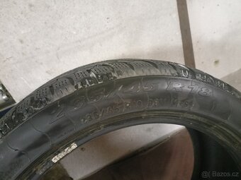 Prodám. 1ks Pneu Pirelli zimní 235/45 R18 98V M+S winter 240 - 2