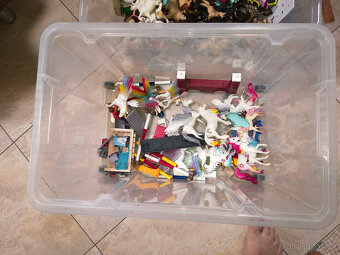 Schleich - stáj - 2