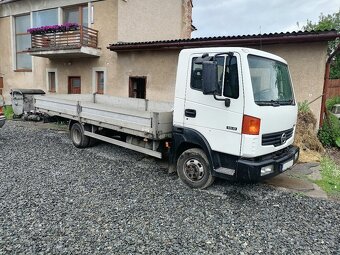 Nissan Atleon - 2