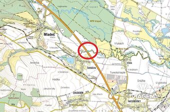 Pole 1 028 m² - 2
