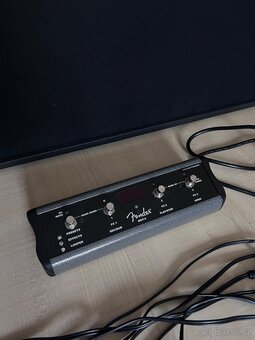 Fender Mustang GT200 + footswitch - 2