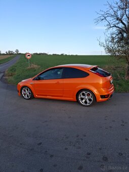 St225 focus - 2