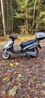 Skútr Daelim SG 125 F - 2