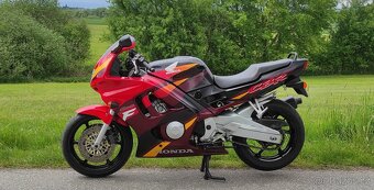 Honda CBR 600 F v luxusním stavu - 2