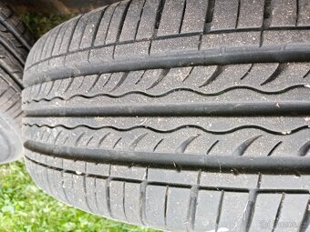 Prodám 2x letni pneu 185/65 R14 na disku Ford - 2