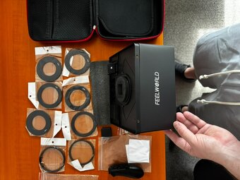 Feelworld TP10 čtecí zařízení pro DSLR, podpora tabletů 11" - 2