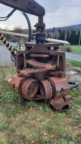harvestor - bagr Volvo 210 - 2