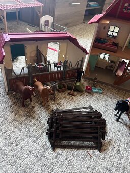 Schleich dům a stáj u jezera - 2